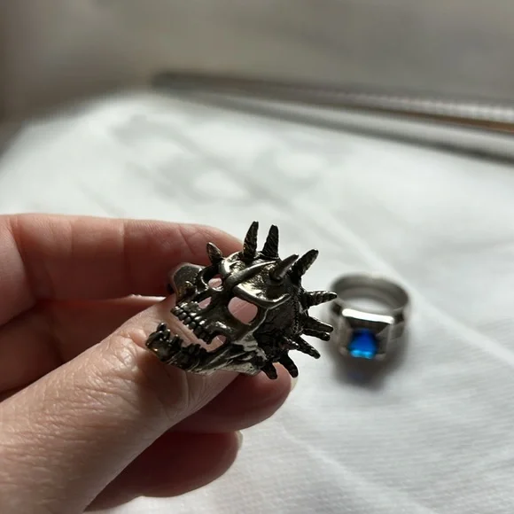 Lot of four men’s rings. Vintage silver and silver tone. - Picture 5 of 9